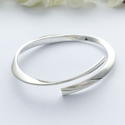 Odessa Ladies hinged bangle Odessa Ladies hinged bangle