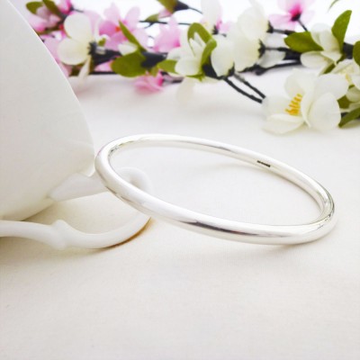 Isabeau solid silver bangle bracelet for small wrist sizes made in the UK
