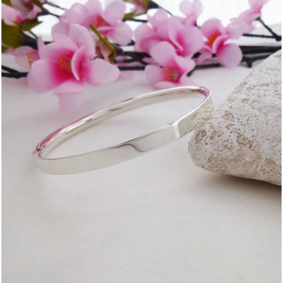 Darla personalised large 925 setling silver womens bangle with free engraved interior Darla personalised large 925 setling silver womens bangle with free engraved interior