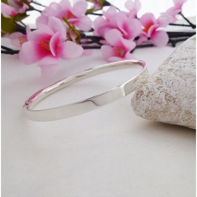 Darla small silver bangle UK for women with a flat exterior that can be personalised