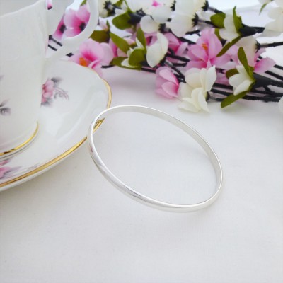 Heidi oval shaped 925 sterling silver bangle Heidi oval shaped 925 sterling silver bangle
