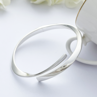 Odessa Ladies hinged bangle Odessa Ladies hinged bangle
