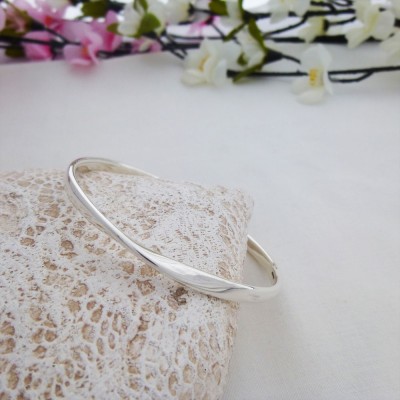 Trixie solid silver bangle