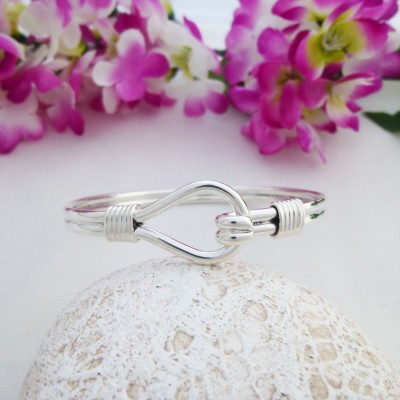 Alice heavy loop silver bangle