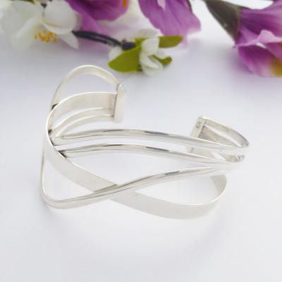 Alana wide wavy cuff