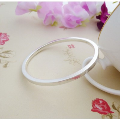 Antonia bangle for women with square shaped cross section