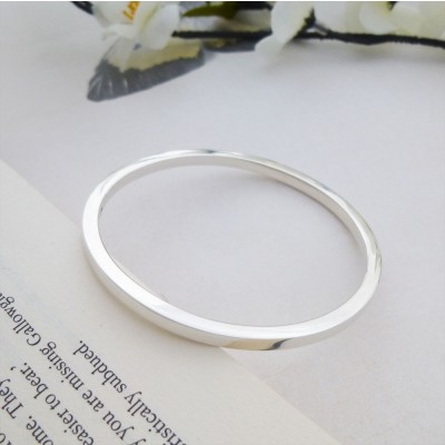 Antonia bangle for small wrists with a square section in solid silver