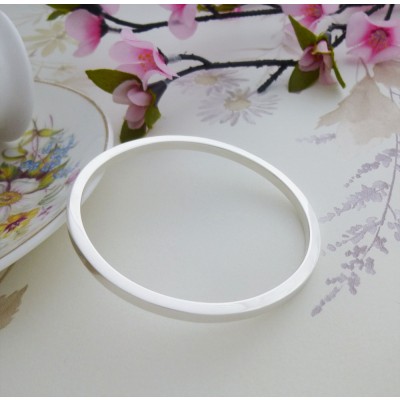 Antonia bangle for women with square shaped cross section Antonia bangle for women with square shaped cross section