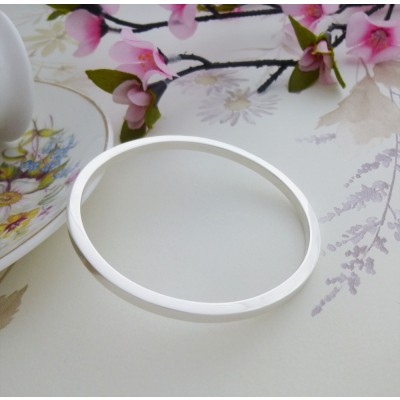 Antonia bangle for small wrists with a square section in solid silver