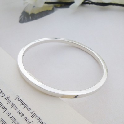 Antonia bangle for women with square shaped cross section Antonia bangle for women with square shaped cross section