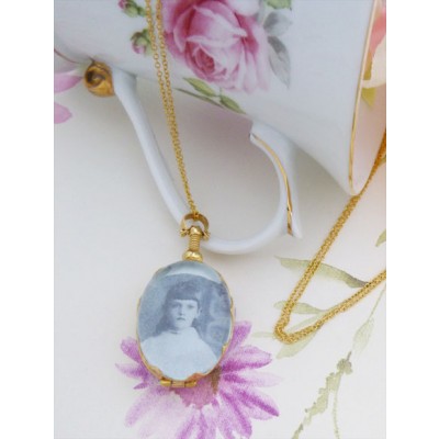 Anya Oval Locket Pendant Necklace Anya Oval Locket Pendant Necklace