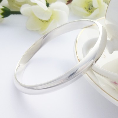 Arianna solid weighty silver bangle
