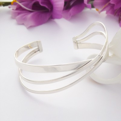 Bruna Narrow Wavy Cuff Bangle