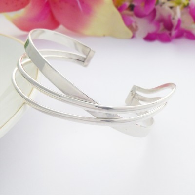 Bruna Narrow Wavy Cuff Bangle