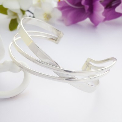 Bruna Narrow Wavy Cuff Bangle