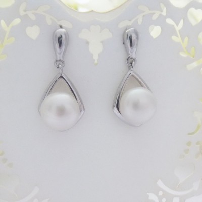 Freshwater Pearl & Silver Teardrop Earrings Freshwater Pearl & Silver Teardrop Earrings