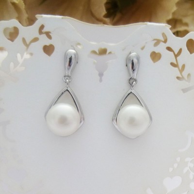 Freshwater Pearl & Silver Teardrop Earrings Freshwater Pearl & Silver Teardrop Earrings