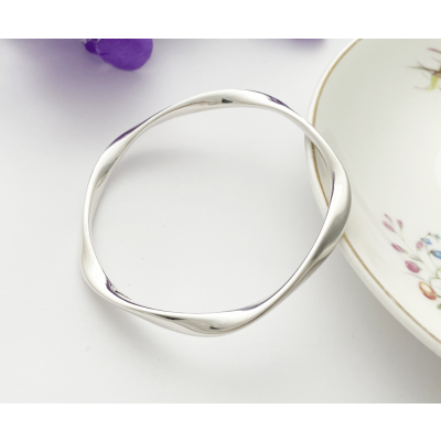 large size ladies payton bangle with 5 twists in solid silver large size ladies payton bangle with 5 twists in solid silver