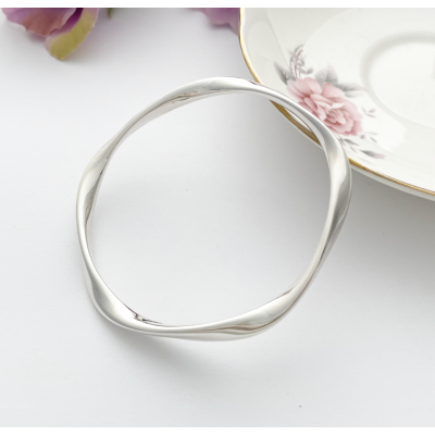 large size ladies payton bangle with 5 twists in solid silver large size ladies payton bangle with 5 twists in solid silver