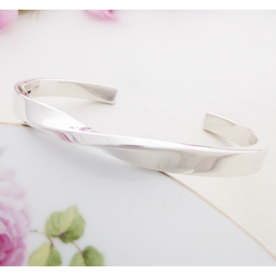 Kendra twist sterling silver bangle Kendra twist sterling silver bangle