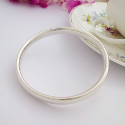 Mya chunky solid silver bangle