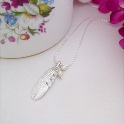 Sabine Feather Necklace Sabine Feather Necklace