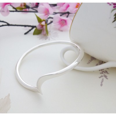 Talia shaped silver bangle