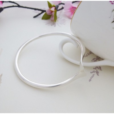 Talia shaped silver bangle Talia shaped silver bangle