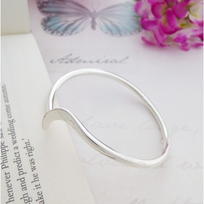 Talia shaped silver bangle Talia shaped silver bangle