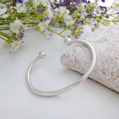 ladies 925 sterling silver torque bangle with ball ends from Guilty ladies 925 sterling silver torque bangle with ball ends from Guilty