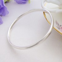 Malia Extra Small Oval Bangle