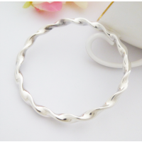 Tia Twisted Bangle