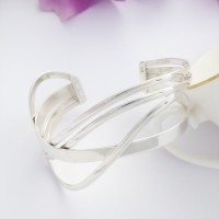 Alana Wide Wavy Cuff