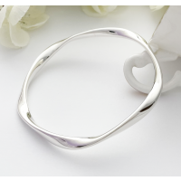 Payton Twisted Bangle