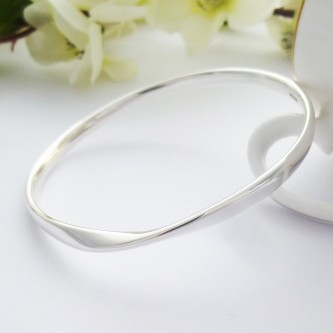 Trixie small size suitable for smaller sized wrists for women in solid silver.